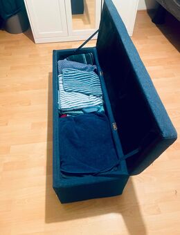 1 x Bettbank mit Sitzgelegenheit und Stauraum ideal für Bettwäsche oder Handtücher etc. Höhe: 0,38m, Breite: 0,38m, Länge: 112m — nur 75€ (VB) - München Moosach