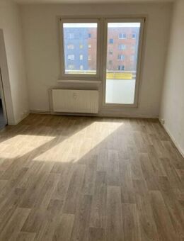 Wohnen - 03. OG - links - Ziolkowskistraße 59 - Schwerin