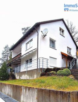 Renovierungsbedürftiges und vermietetes Einfamilienhaus in idyllischer Lage mit viel Potenzial - Vorra