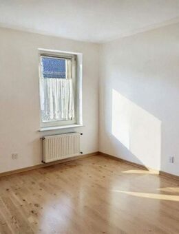 Charmante 2-Zimmer-Wohnung in saniertem Altbau in Leipzig-Knautkleeberg - Leipzig
