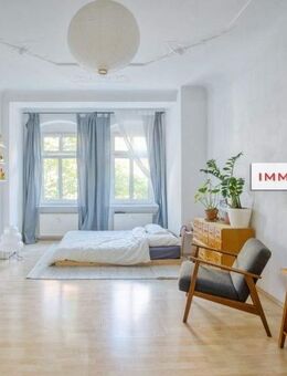 IMMOBERLIN.DE - Sehr charmante Stuck-Altbauwohnung mit Balkon in Trendlage - Berlin