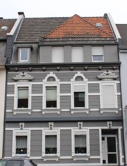 + + imposantes Mehrfamilienhaus + + zentral gelegen + + die Architektur: zurückhaltender Jugendstil + + ideal für Handwerker wie für Investoren + + - Mönchengladbach