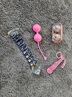 Dildo - Sexspielzeug - Toys - Plugs - Vibrator - benutzt