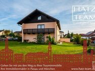 Renovierungsbedürftiges Zweifamilienhaus auf schönem Grundstück mit viel Potenzial in Kellberg-Thyrnau! - Thyrnau