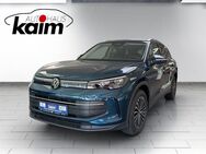 VW Tiguan, 2.0 TDI Life, Jahr 2024 - Leck