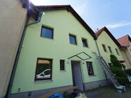 // frisch renoviertes Reihenmittelhaus mit 2 Stellplätzen und Garten in ruhiger Lage // - Leuna