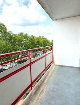 Apartment mit Loggia im 4. OG / Aufzug vorhanden / zentrale Lage - alles fußläufig erreichbar - Sankt Augustin