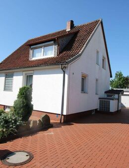 Gepflegtes Einfamilienhaus mit großem Grundstück und Doppelgarage! Meine Immobilie! = Mein Partner! - Bahrdorf