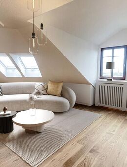 Bezaubernde DG-Wohnung! Schöne, renovierte 2 Zimmer, Aufzug & bezugsfrei! Nahe der Altstadt! - Leipzig