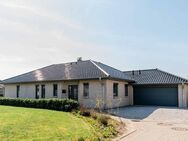 Pure Freude am Wohnen! Zukunftsorientierter Winkelbungalow mit großem Grundstück in Schafflund - Schafflund