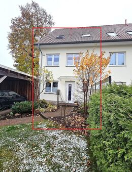 charmante und gepflegte Doppelhaushälfte mit 3 Wohneinheiten in zentraler Lage von Malchow - Malchow