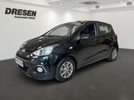 Hyundai i10, 1.2 FIFA World Cup Edition Allwetter Sitz-&, Jahr 2015 - Neuss