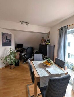 Ansprechende DG Wohnung mit Balkon und Tageslichtbad - Bibertal