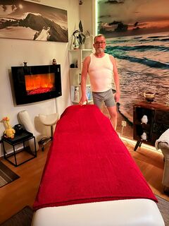 Erotikmassage(massiere allein) für Männer ab 12 uhr täglich mit hotstone (heiße Steine)