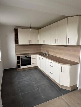 Exklusive 3-Zimmer-Wohnung mit Balkon und EBK in Hamburg Farmsen - Hamburg