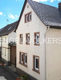 Charmantes Einfamilienhaus mit Hof, Scheune und Gartenidylle - Großwallstadt