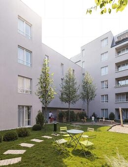 Sonnige 4-Zimmer-Familienwohnung mit Süd-Loggia - Berlin