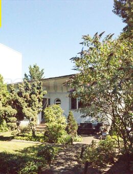 Prov:frei: Großes Haus. 2 Etagen. Viel Platz. Wohnen u./od.stilles Gewebe (Büro, Physio o. ä.).Großes Grundstück.Familienfreundlich. Ruhig.Grün. - Berlin