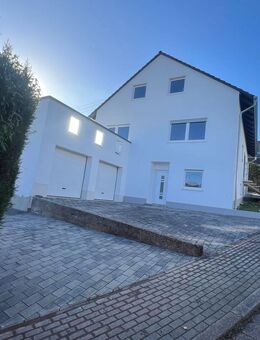 Saniertes, freistehendes Mehrgenerationenhaus mit vielseitigen Nutzungsmöglichkeiten - Saarbrücken