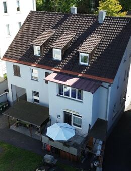 Stilvoll modernisiertes Mehrfamilienhaus mit Top-Rendite und Ausbauoption in zentraler Lage - Stuttgart