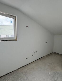 Charmante 2,5-Zimmer-Dachgeschosswohnung mit separatem Eingang - Erstbezug nach Sanierung - Nauheim