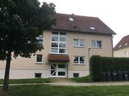 3-Raum-Wohnung im 1. Obergeschoss mit Loggia und Pkw-Stellplatz - Lichtentanne