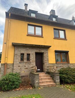 Provisionsfrei Zweifamilienhaus mit viel Potenzial und großem Garten - Gelsenkirchen