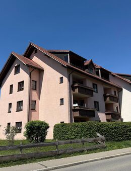 Sehr gepflegte 3,5 Zimmer-Wohnung mit Balkon in Isny - Wohngebiet - Isny (Allgäu)