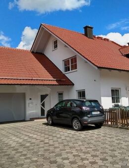 Zentral und doch ländlich - Gepflegte Doppelhaus-Hälfte in ruhiger Lage am Ortsrand von Adlkofen - Adlkofen