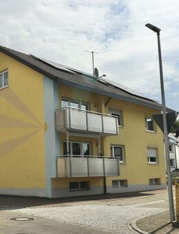 Modernes saniertes Dreifamilienhaus mit Balkonen und zwei Garagen in gute Lage von Grenzach-Wyhlen - Grenzach-Wyhlen