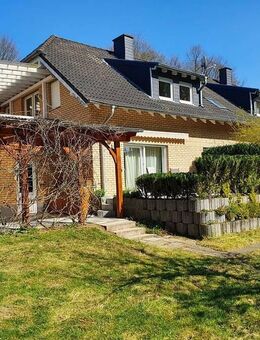 Attraktiv aufgeteiltes Einfamilienhaus mit sep. Wohnung! Ca. 30 Min. Hennef! - Almersbach