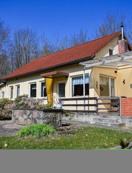 Kleines Haus - im Bungalowstil mit großzügigem idyllisch, ruhigem Grundstück am Rande Putbus´ - Putbus