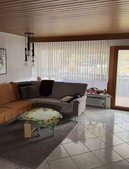 Erdgeschosswohnung mit Balkon und Garage in Köngen - Köngen