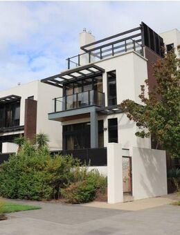 Wohnhaus mit Garage in 51491 Overath - - Overath