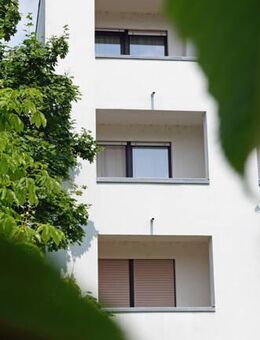 Karlsruhe-Neureut: Sonnige,freie 1 Zi.Wohnung mit Balkon im 1.OG eines gepflegten Mehrfamilienhauses - Karlsruhe