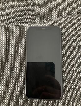 iPhone 11 - Nassau