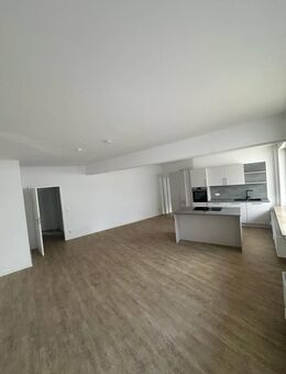 Frisch renovierte 4-Zimmer-Wohnung in Osnabrück mit großer Wohnküche - Osnabrück