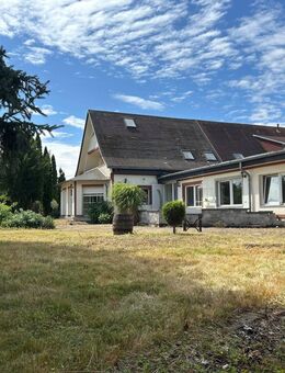 Doppelhaushälfte mit Potenzial , ELW, Terrasse, Balkon, 2 Garagen in Magdeburg/Puppendorf - Magdeburg