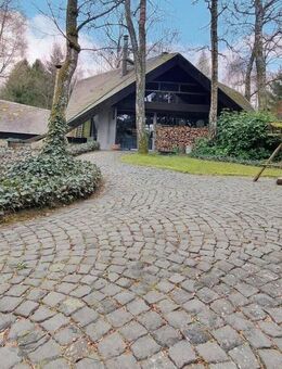 Schönes Einfamilienhaus in offener Bauweise mit parkähnlichem Grun - Niedernhausen