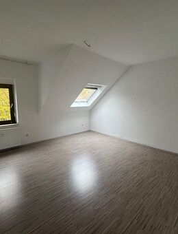 Helle 2-Zimmer-Wohnung mit zusätzlichem Dachgeschossraum in ruhiger Lage von Recklinghausen - Recklinghausen
