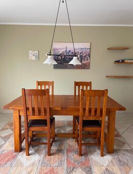 Massiver Holztisch mit passenden Stühlen - Schwetzingen