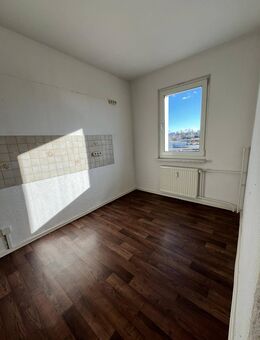 *** 4-Raum Wohnug mit Balkon *** - Zeitz