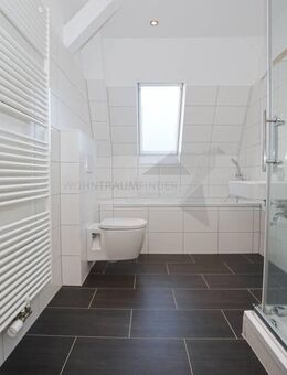 Gemütliche DG-Balkon-Wohnung mit Wanne + Dusche - Zwickau