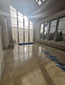 Großzügiges Wohnhaus mit Wintergarten, Atelier und Aufzug in ruhiger Lage von Lobbach-Lobenfeld - Lobbach