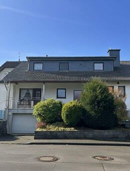 Großzügiges Wohnen mit viel Potenzial: Gepflegtes Zweifamilienhaus in ruhiger Wohnlage von Warstein-Allagen! - Warstein