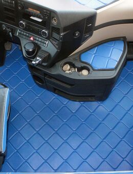 Handmade Mercedes Actros MP4 Fußmatten Teppich komplett Set Leder Blau komplett Set mit Türverkleidung Griff Starter Set Set2122 - Wuppertal