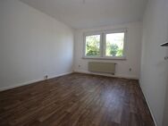 **Renovierte 2-Zimmer-Wohnung mit Dusche im Erdgeschoss zu vermieten** - Rosenbach (Vogtland)