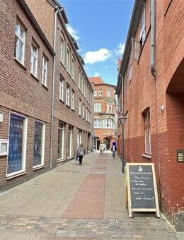 Möbliertes 1,5 Zimmer DG Apartment, ca. 33,00 m³ in zentraler Lage von Lüneburg - Lüneburg