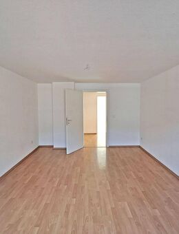 Zentrale 3-Zimmer-DG-Wohnung mit Stellplatz - Sonneberg