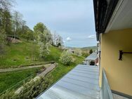 Zentrale 3-Zimmer-Dachgeschosswohnung mit Balkon & Weitblick in Lichtenfels - Lichtenfels (Bayern)